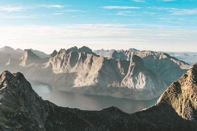 白天山景